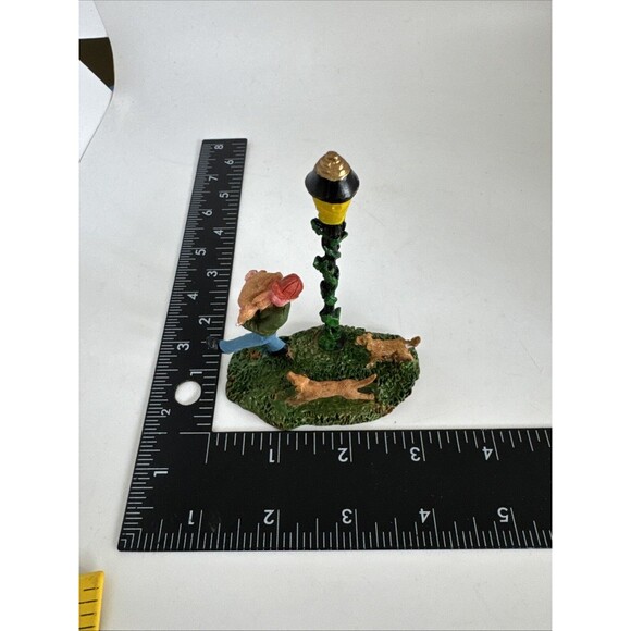 LEMAX Coventry Cove The Biggest Turkey Man Dogs Lamp Pole Christmas Village 4" - Picture 9 of 9